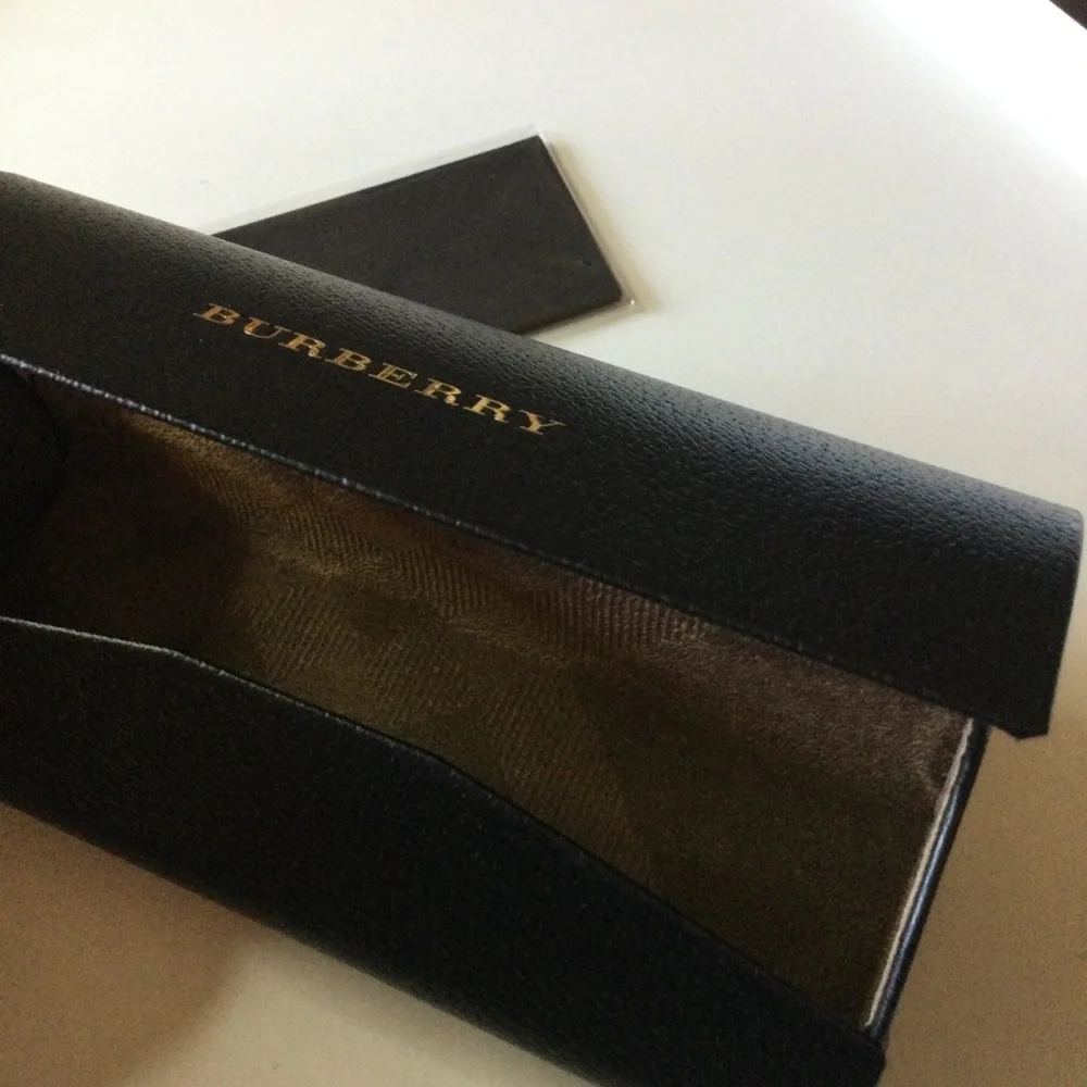 BURBERRY BLACK LEATHER SUNGLASSES CASE WITH CLEANING CLOTH